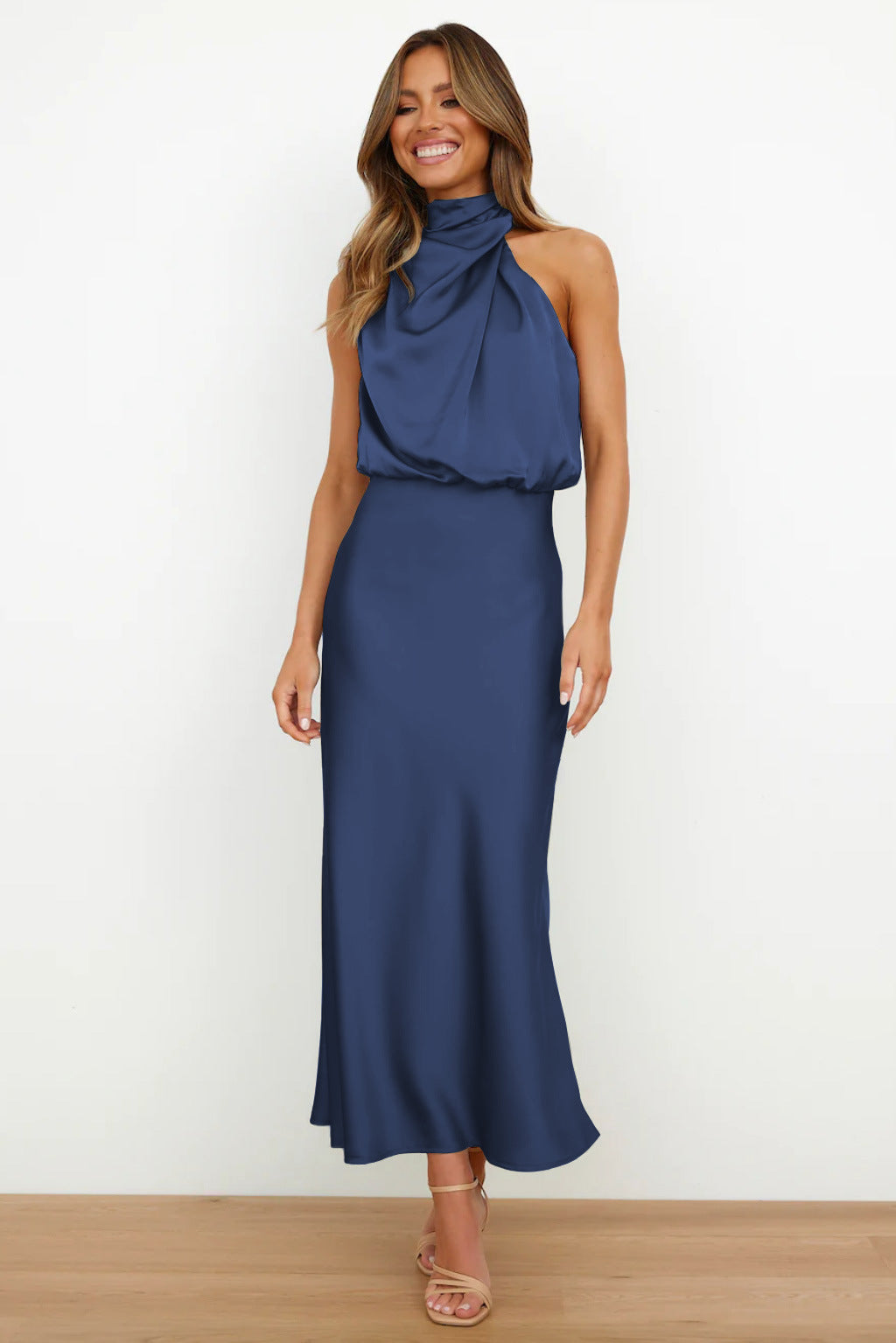 MARIANA | Vestido con escote americano.