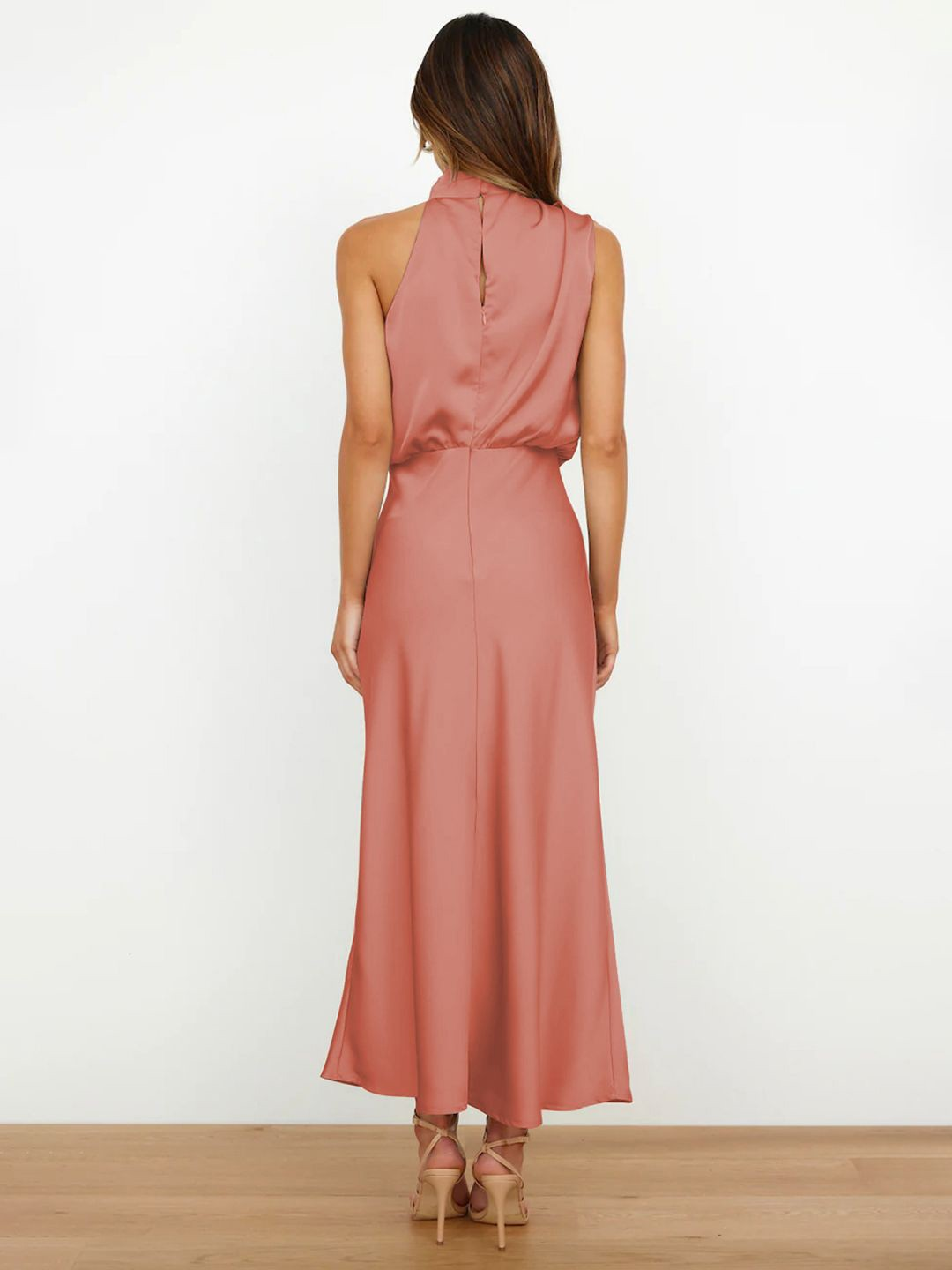 MARIANA | Vestido con escote americano.