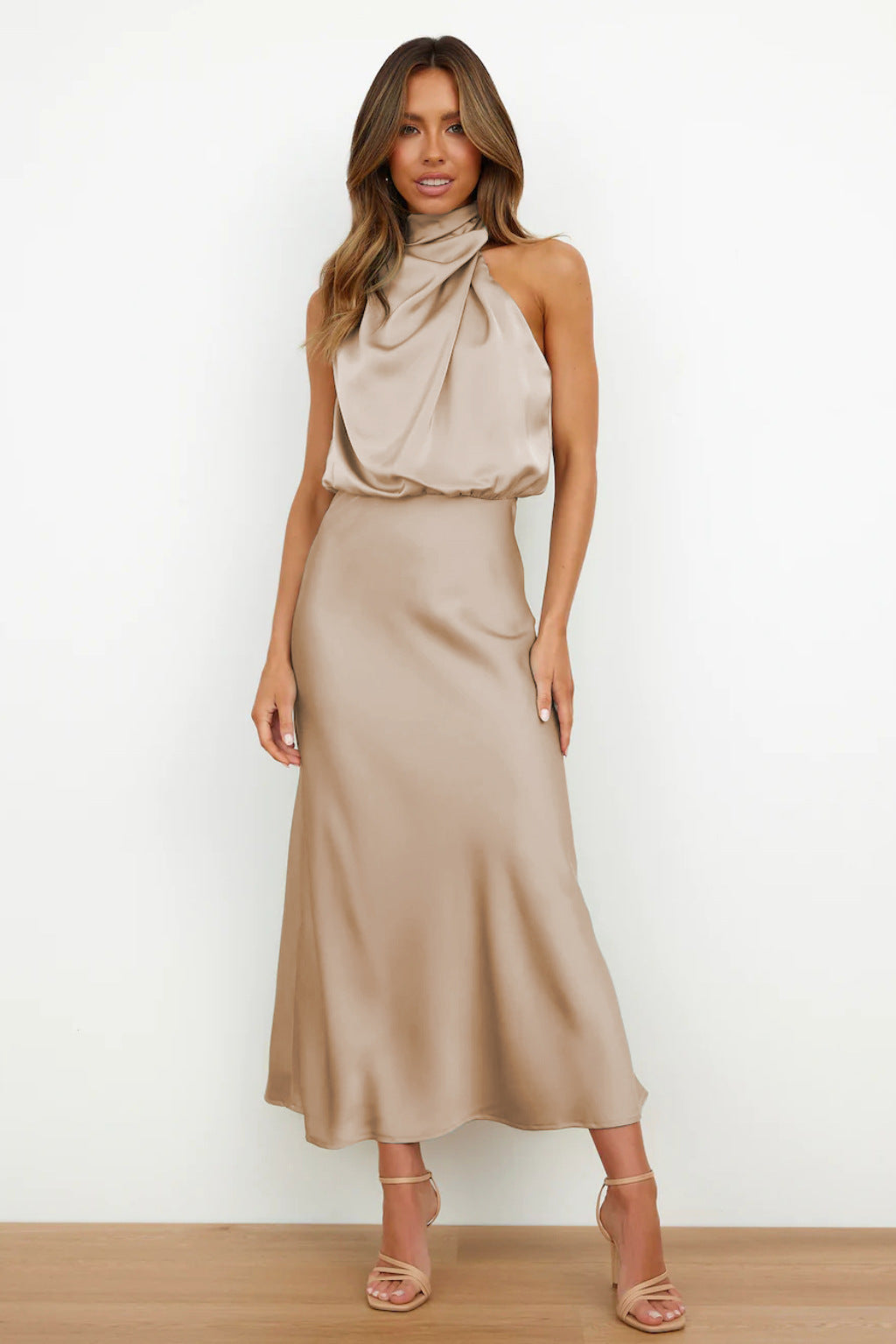 MARIANA | Vestido con escote americano.
