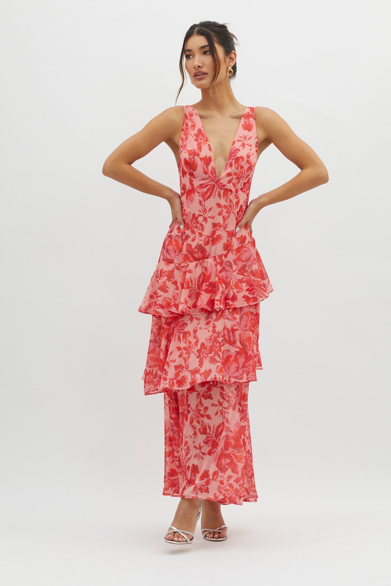 AURA | Vestido de con escote en V y volantes