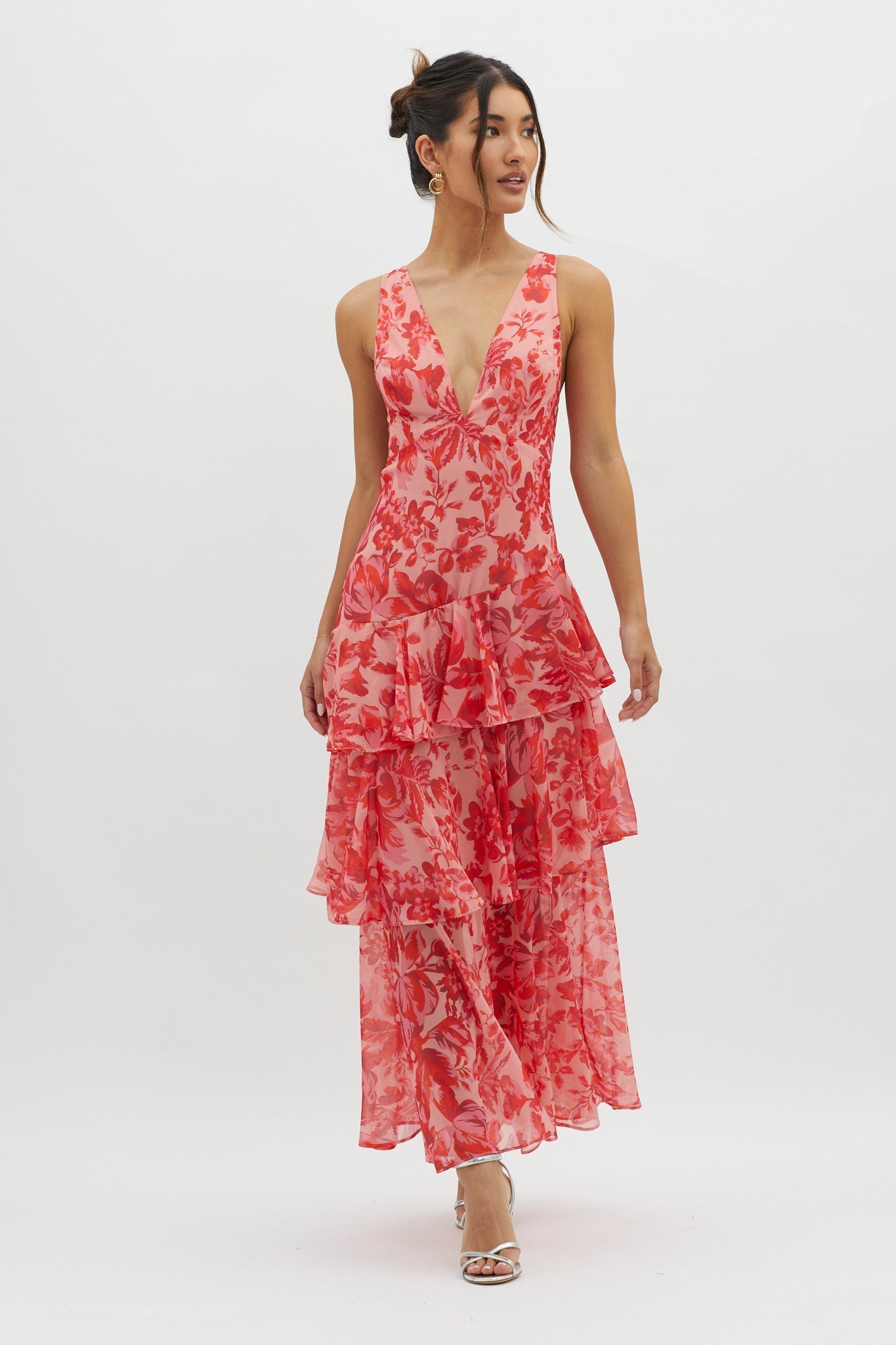 AURA | Vestido de con escote en V y volantes
