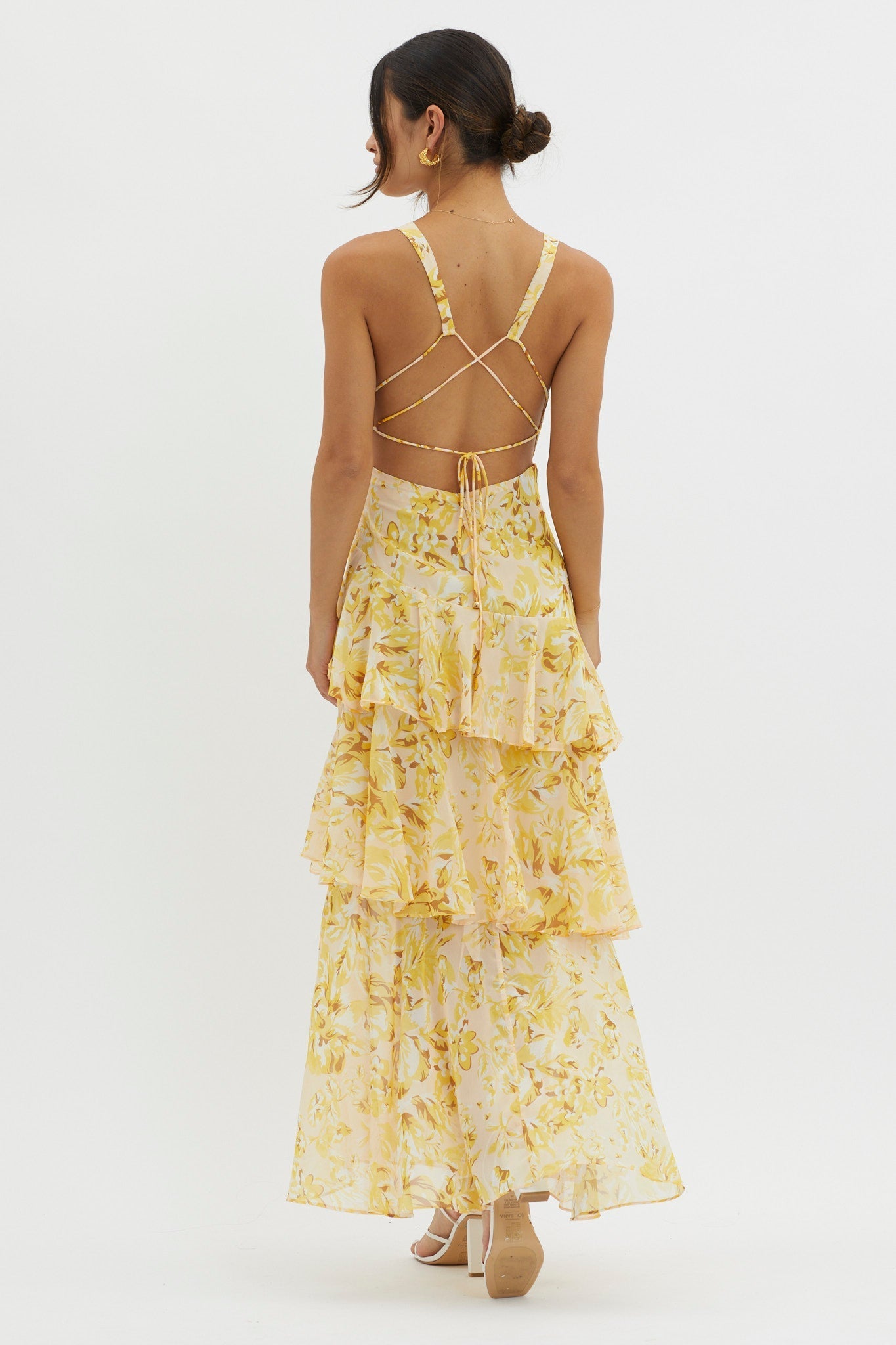 AURA | Vestido de con escote en V y volantes