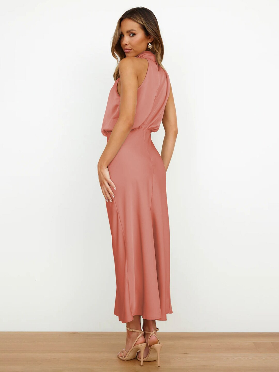 MARIANA | Vestido con escote americano.
